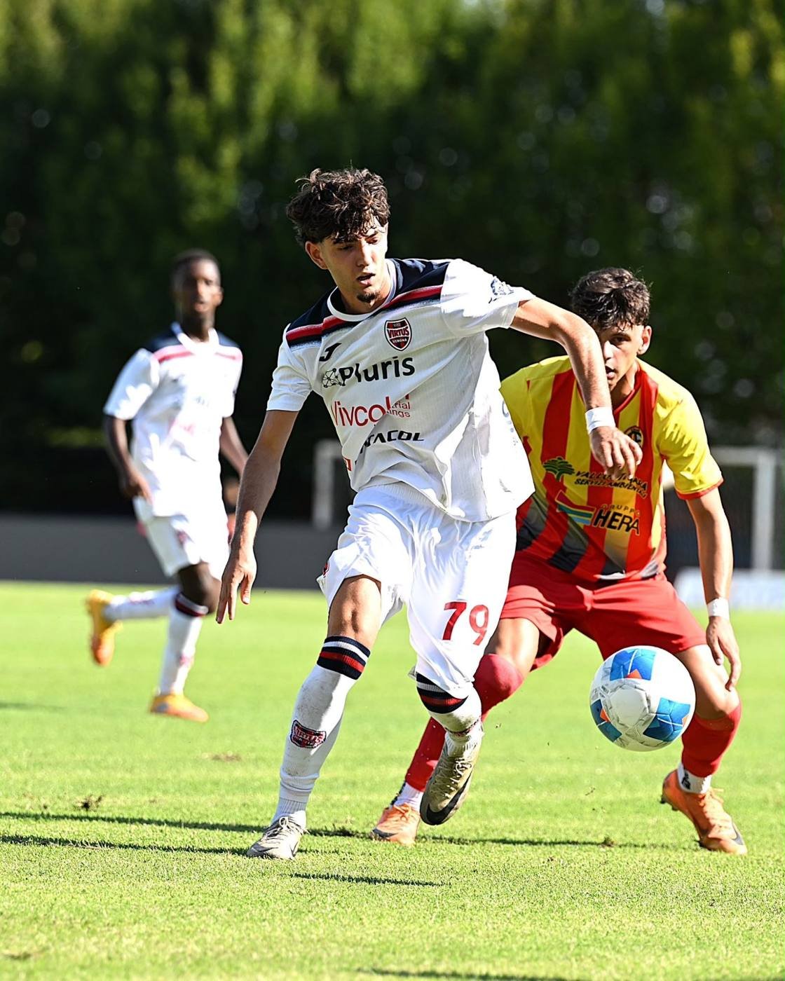 Jugador de Zodiac Pro en un partido de club